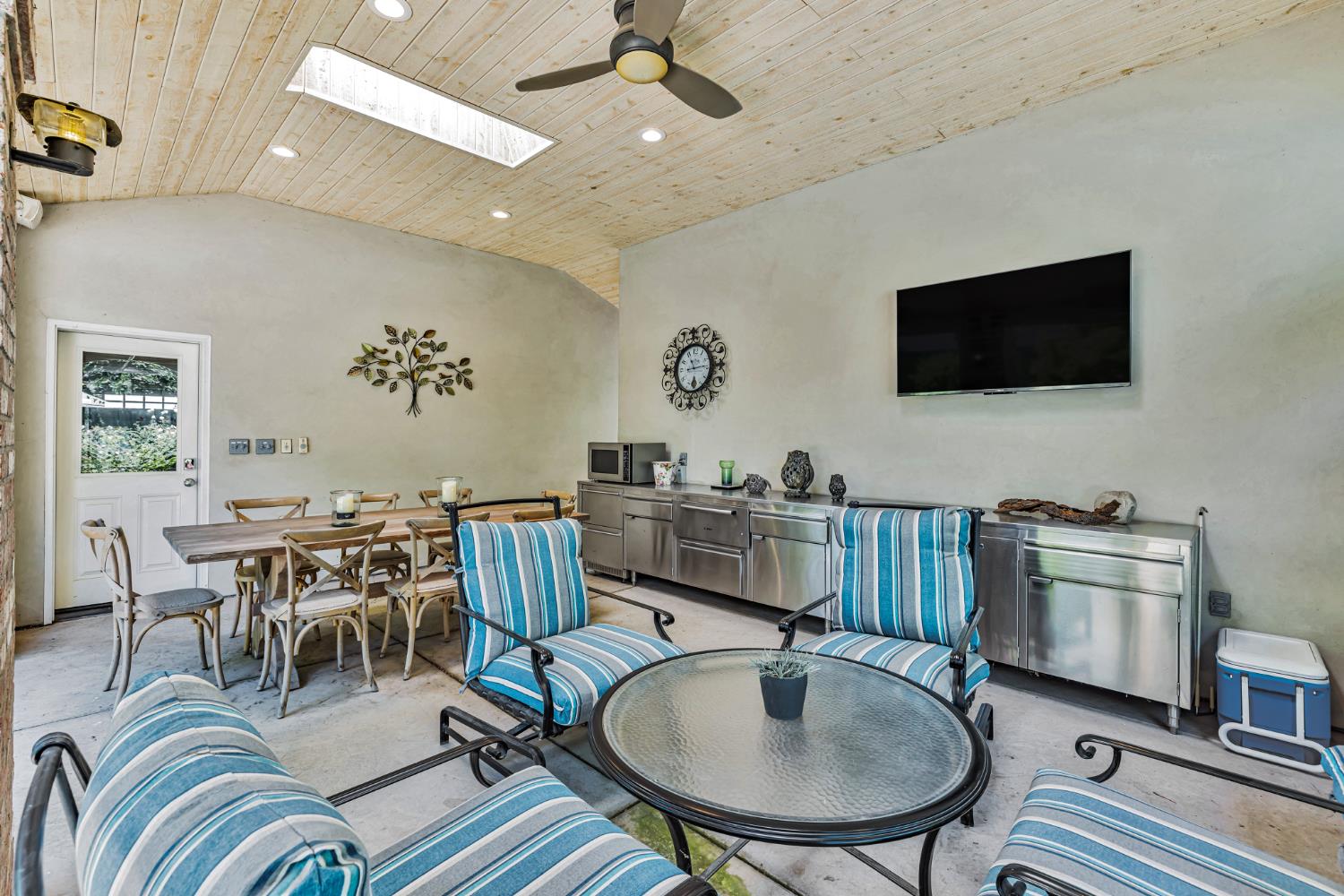 1625 Gary Way Carmichael, CA 95608 - Photo 11 of 49 a living room with furniture a flat screen tv and kitchen view