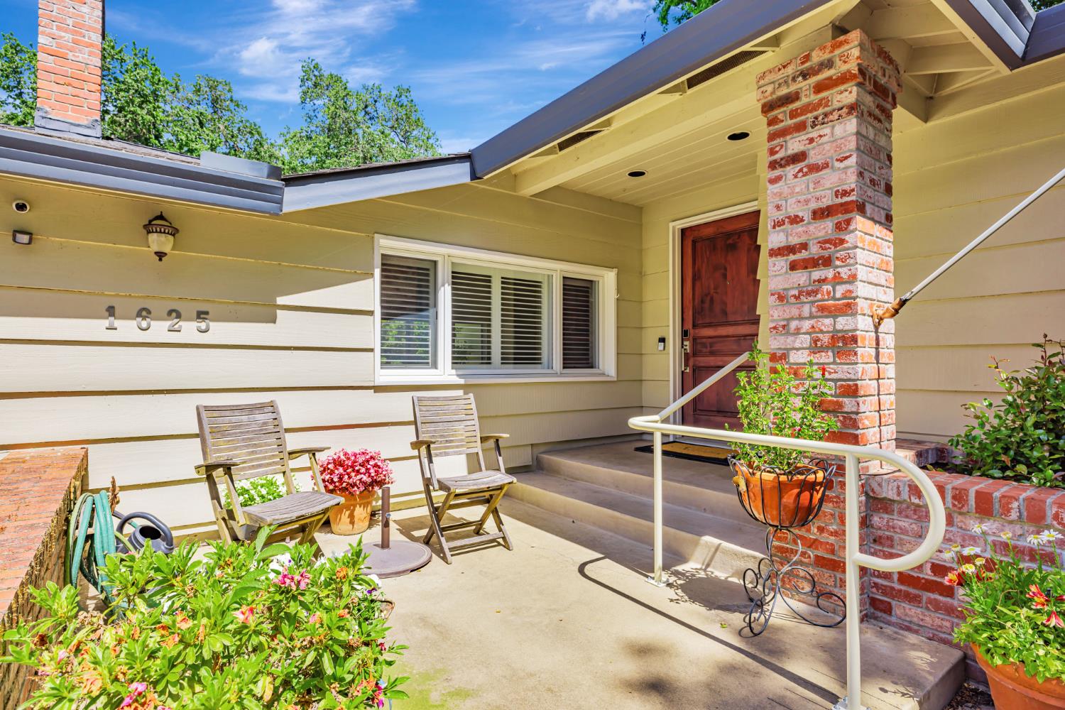 1625 Gary Way Carmichael, CA 95608 - Photo 25 of 49 an outdoor space with patio
