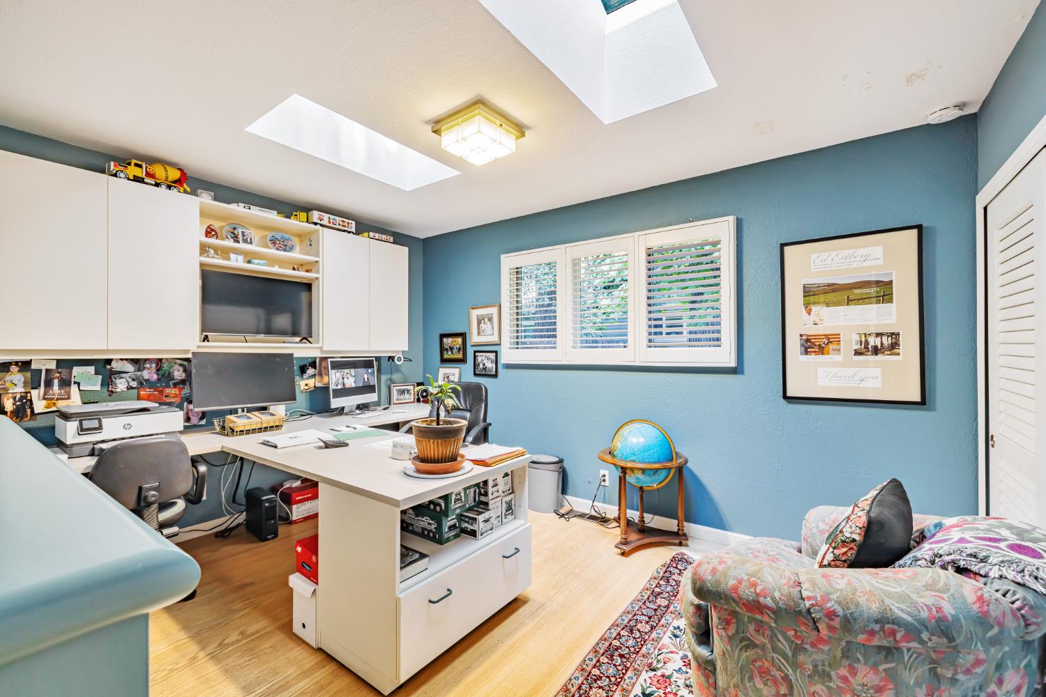 1625 Gary Way Carmichael, CA 95608 - Photo 7 of 49 a workspace with furniture and window