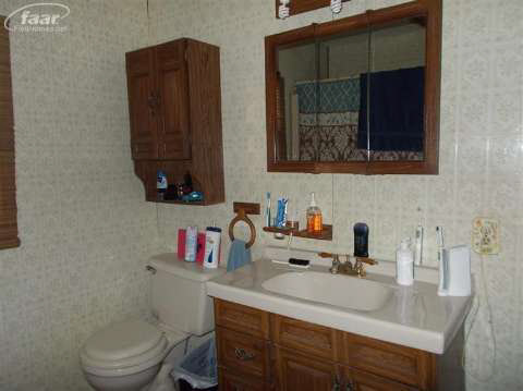 8134 Coldwater Road Flushing, MI 48433 - Photo 5 of 6 20377167-4.JPG