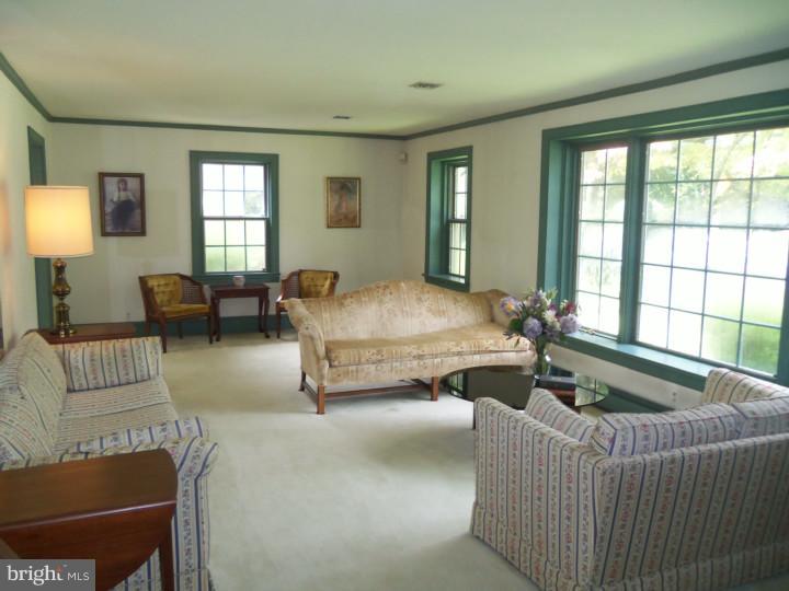 13011 Proctor Road Philadelphia, PA 19116 - Photo 3 of 18 Living Room