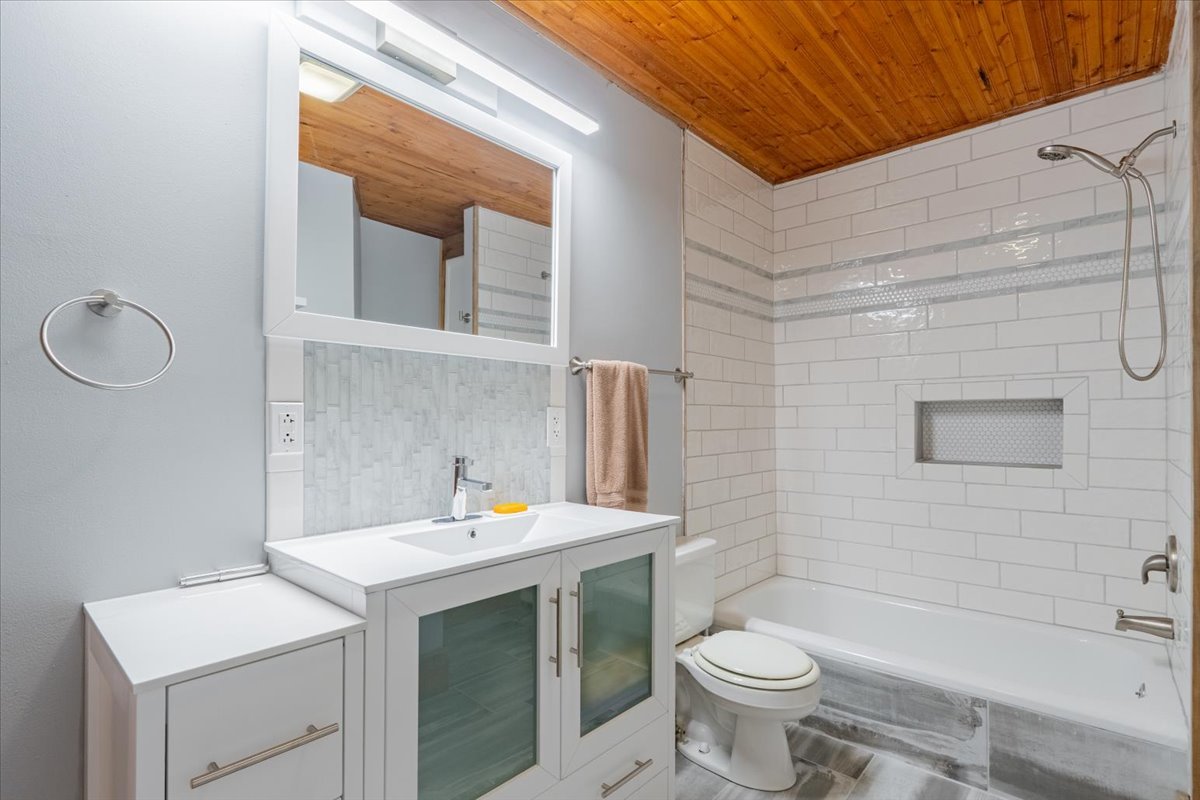 16032 North Portage Street Chillicothe, IL 61523 - Photo 17 of 34 a bathroom with a sink toilet and shower