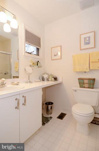 5219 Downing Road Baltimore, MD 21212 - Photo 13 of 24 Bath (Master)