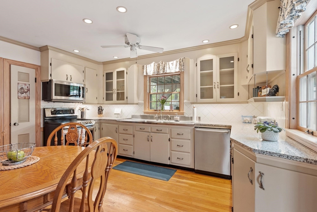 289 Sterling Road Lancaster, MA 01523 - Photo 9 of 39