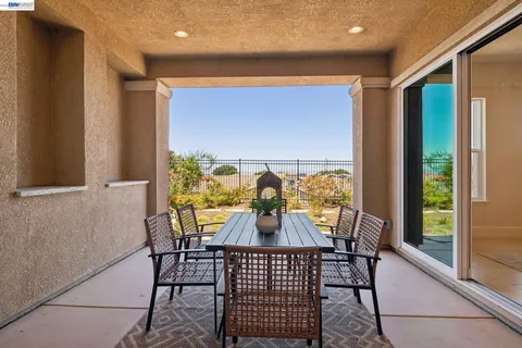 $2,599,000 | 5 Stirling Way, Hayward, CA 94542