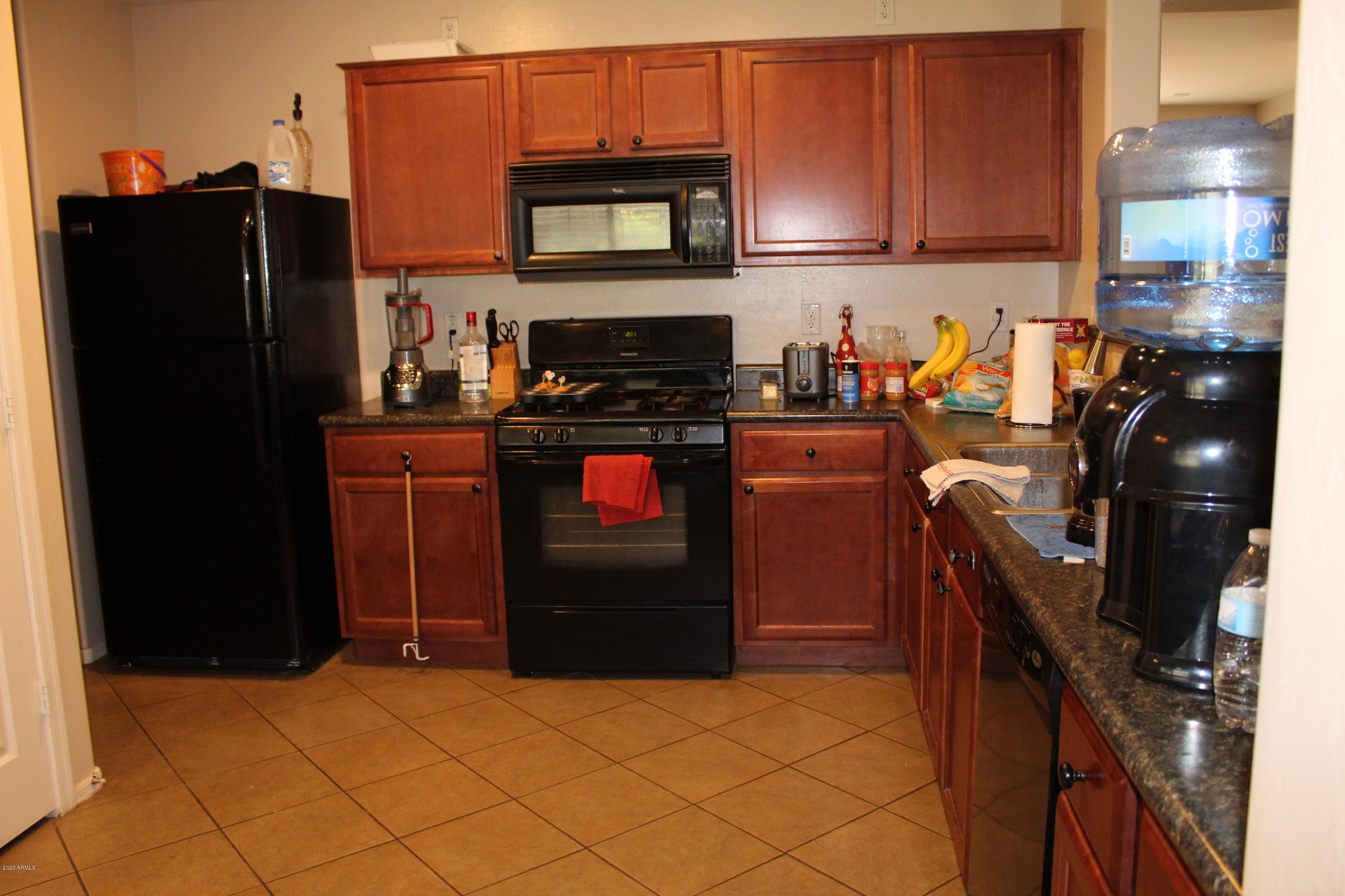 45007 Miramar Road Maricopa, AZ 85139 - Photo 6 of 16 Large kitchen