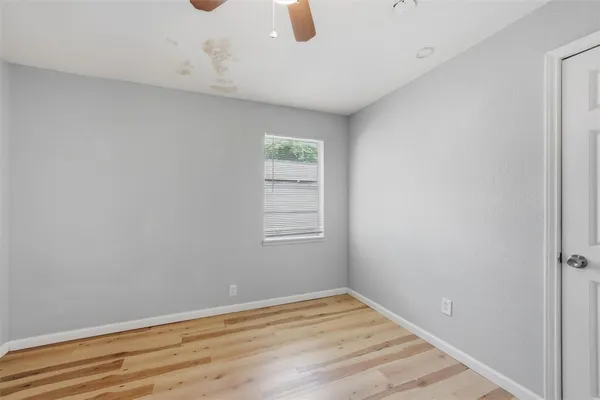 a view of empty room with window