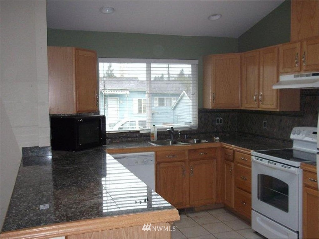 1230 Maple Street Everett, WA 98201 - Photo 7 of 13 Gallery Image 7