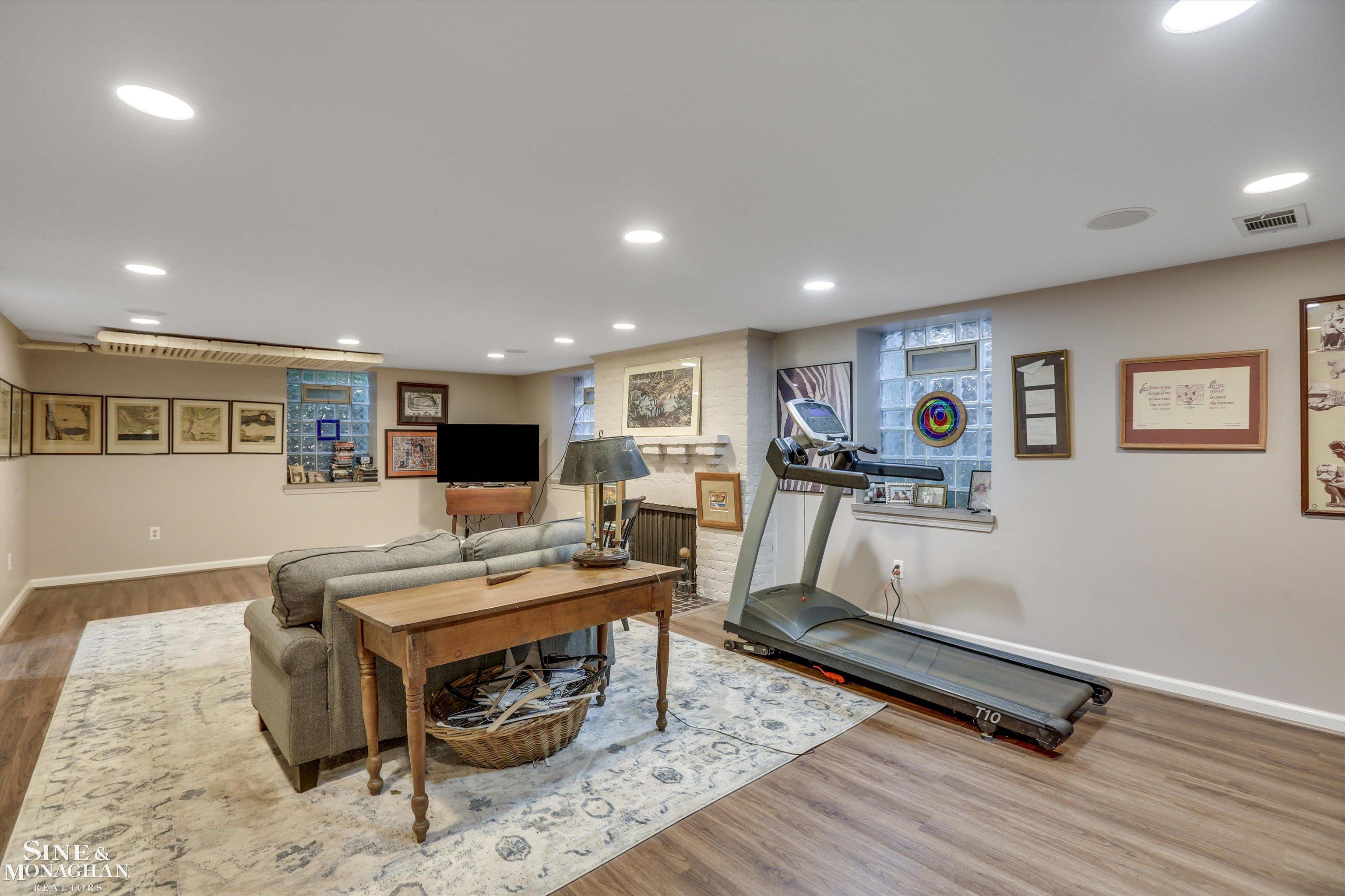 274 Lewiston Road Grosse Pointe, MI 48236 - Photo 41 of 55 50128173-41.JPG