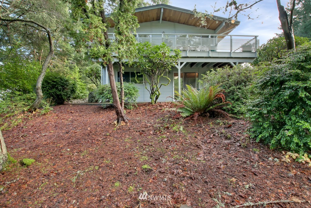 9029 Ridgeview Circle West University Place, WA 98466 - Photo 1 of 24 Gallery Image 1