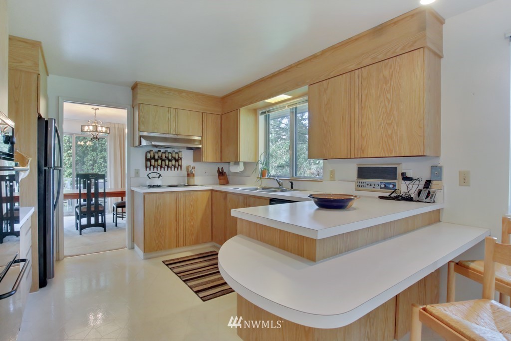 9029 Ridgeview Circle West University Place, WA 98466 - Photo 5 of 24 Gallery Image 5