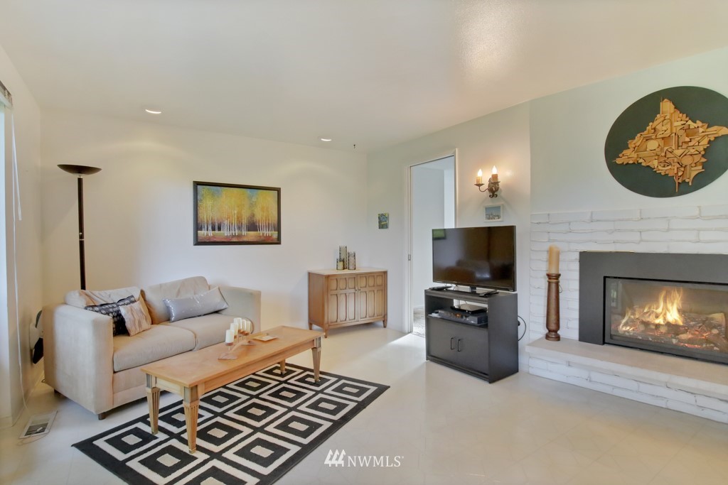 9029 Ridgeview Circle West University Place, WA 98466 - Photo 7 of 24 Gallery Image 7