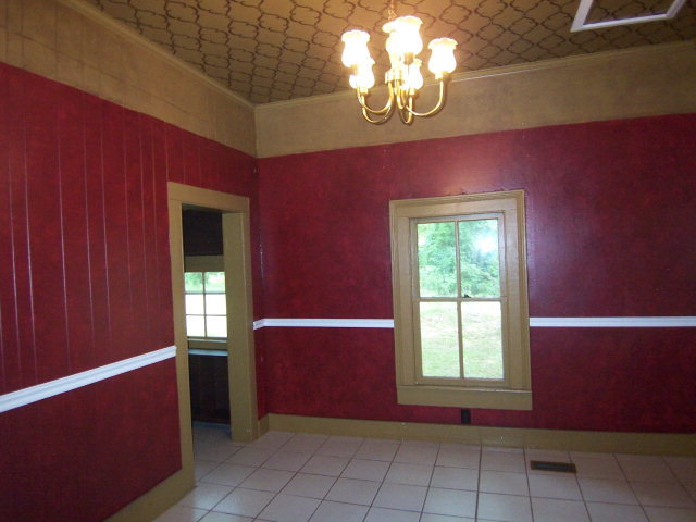 5500 Sardis Church Road Macon, GA 31216 - Photo 4 of 10 a view of an empty room with a window
