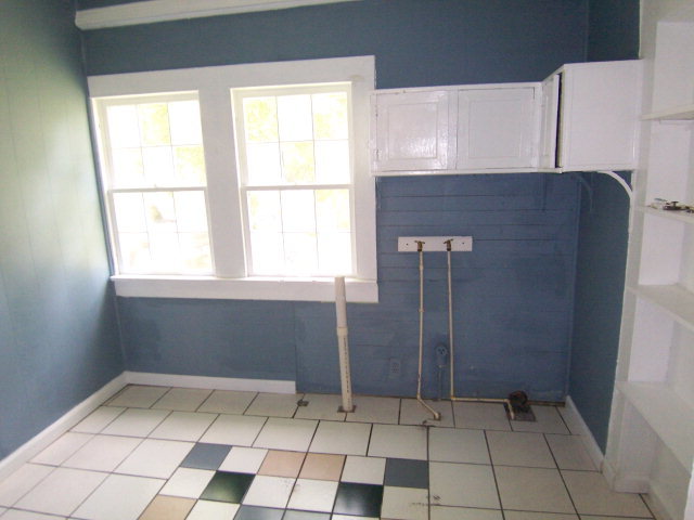 5500 Sardis Church Road Macon, GA 31216 - Photo 9 of 10 a view of an empty room with a window