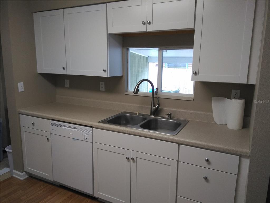 910 9th Avenue Southwest Largo, FL 33770 - Photo 11 of 38