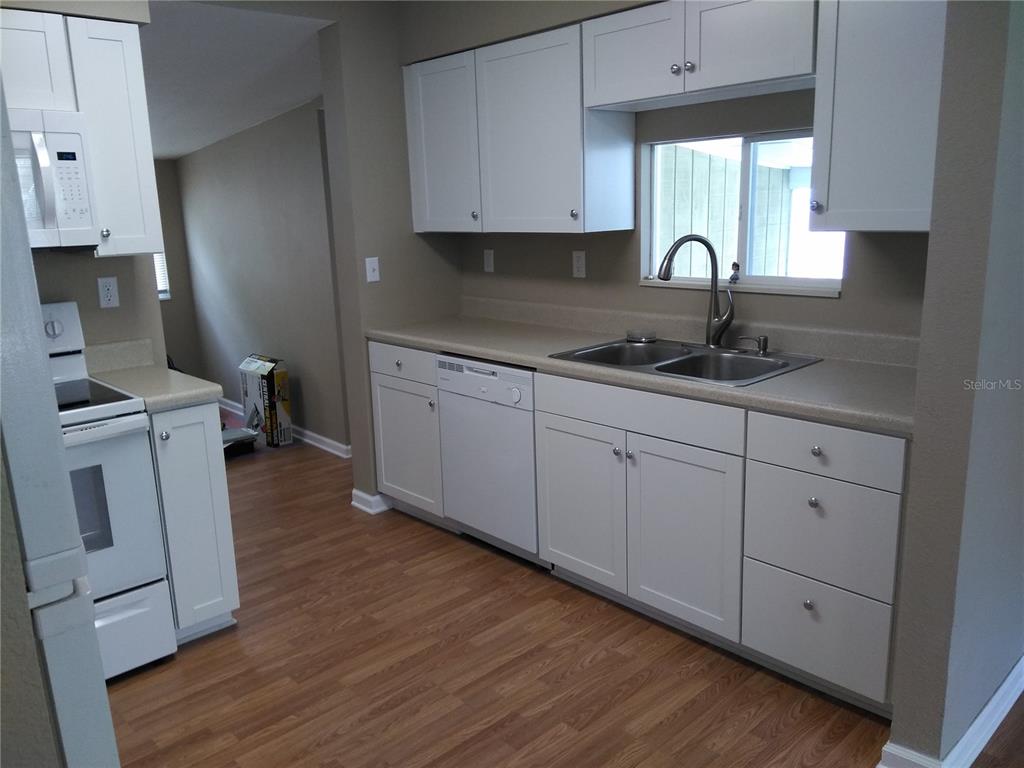 910 9th Avenue Southwest Largo, FL 33770 - Photo 13 of 38