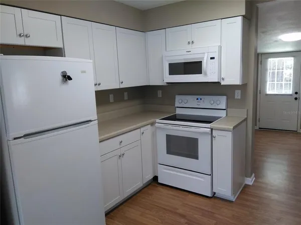 $2,300 | 910 9th Avenue Southwest, Largo, FL 33770