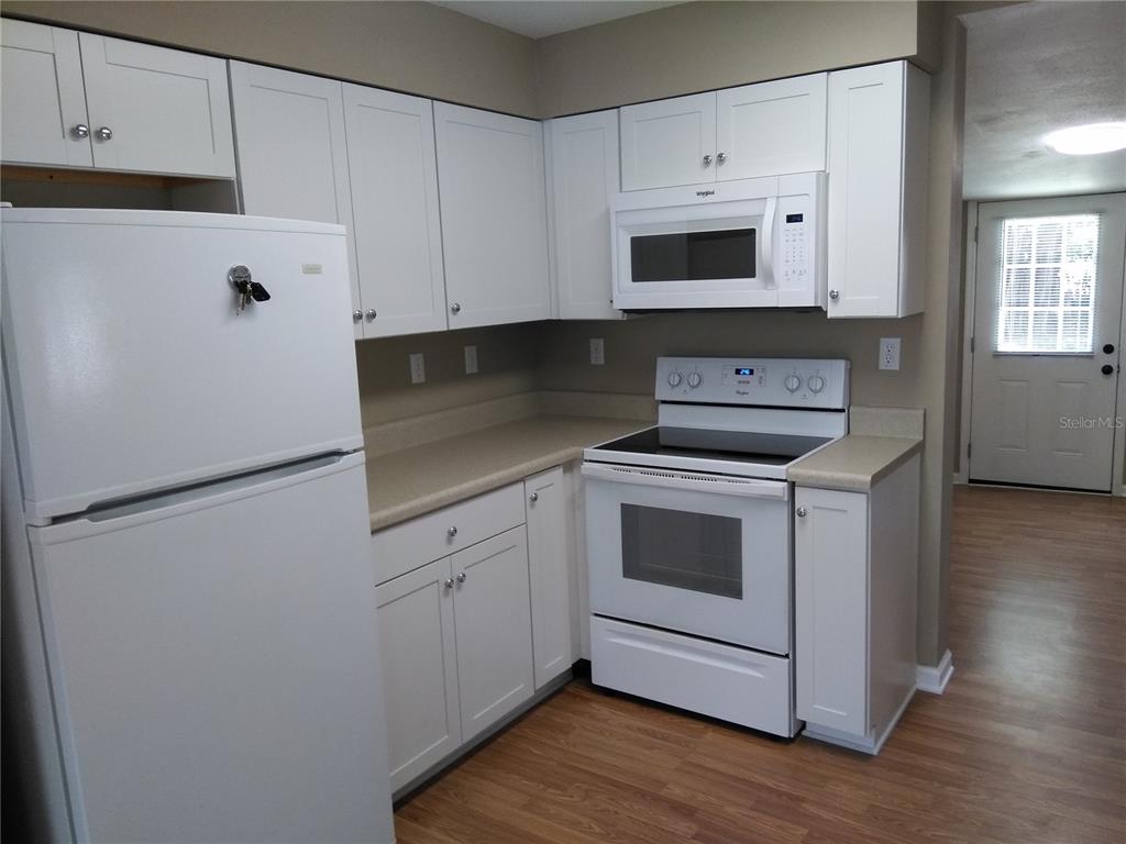 910 9th Avenue Southwest Largo, FL 33770 - Photo 14 of 38