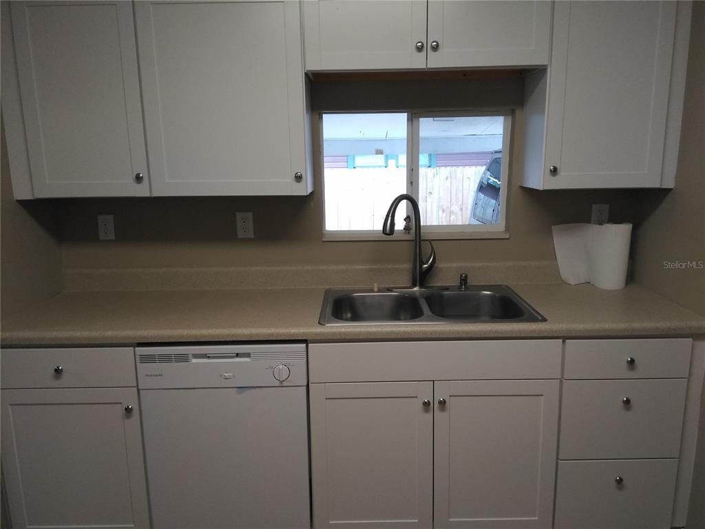 910 9th Avenue Southwest Largo, FL 33770 - Photo 10 of 38