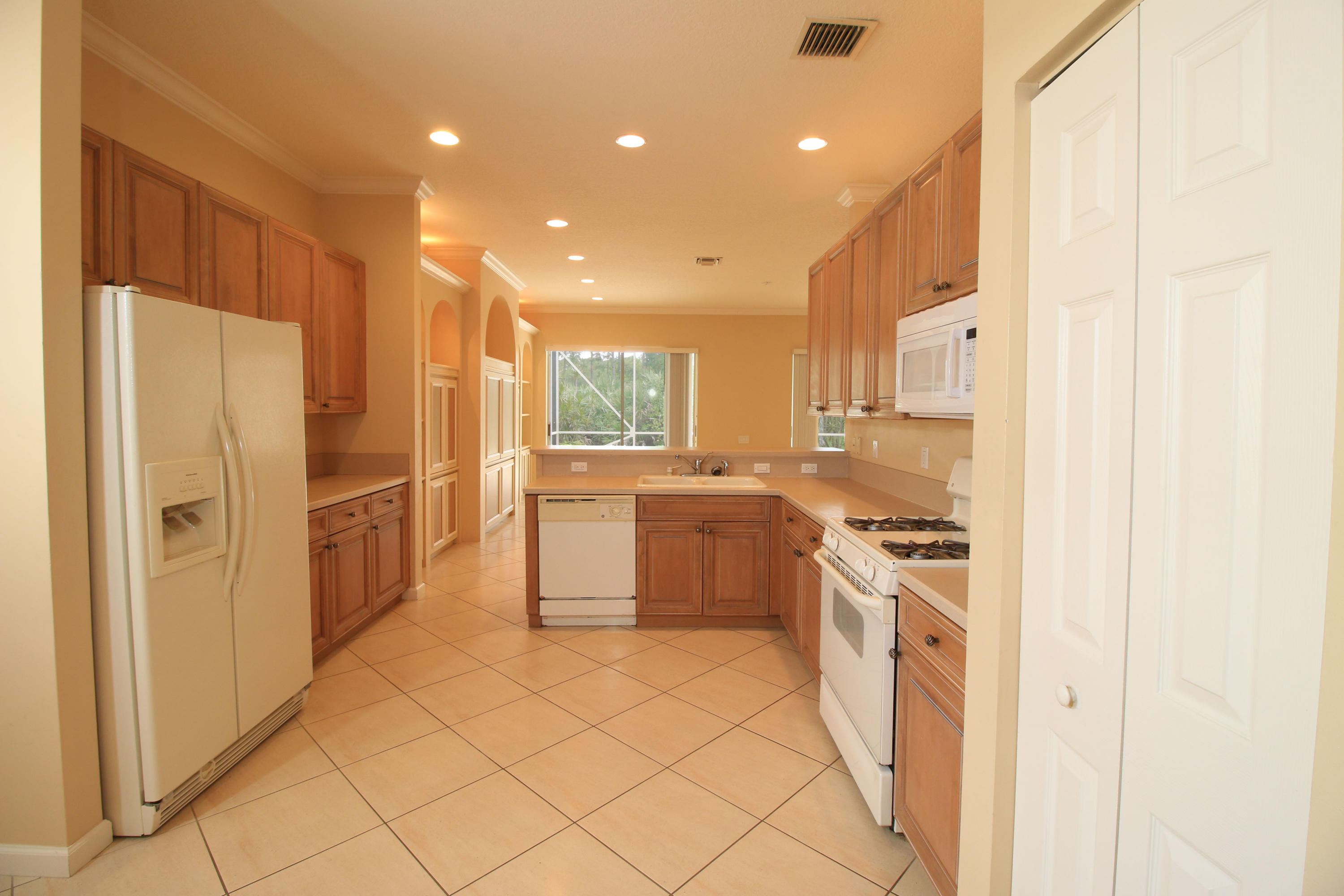 337 Springview Loop Port St. Lucie, FL 34986 - Photo 26 of 48 Kitchen 3