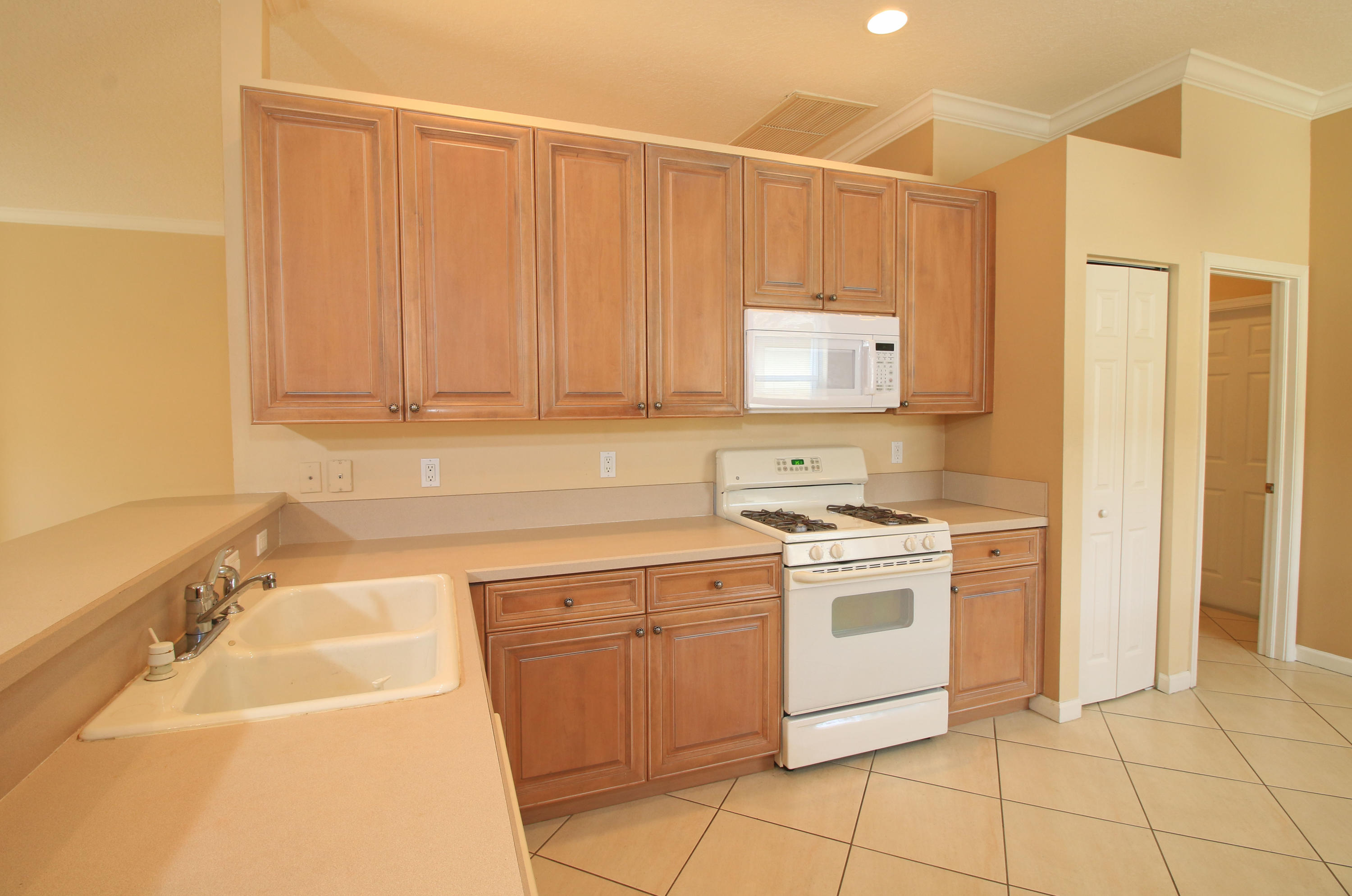 337 Springview Loop Port St. Lucie, FL 34986 - Photo 27 of 48 Kitchen 4