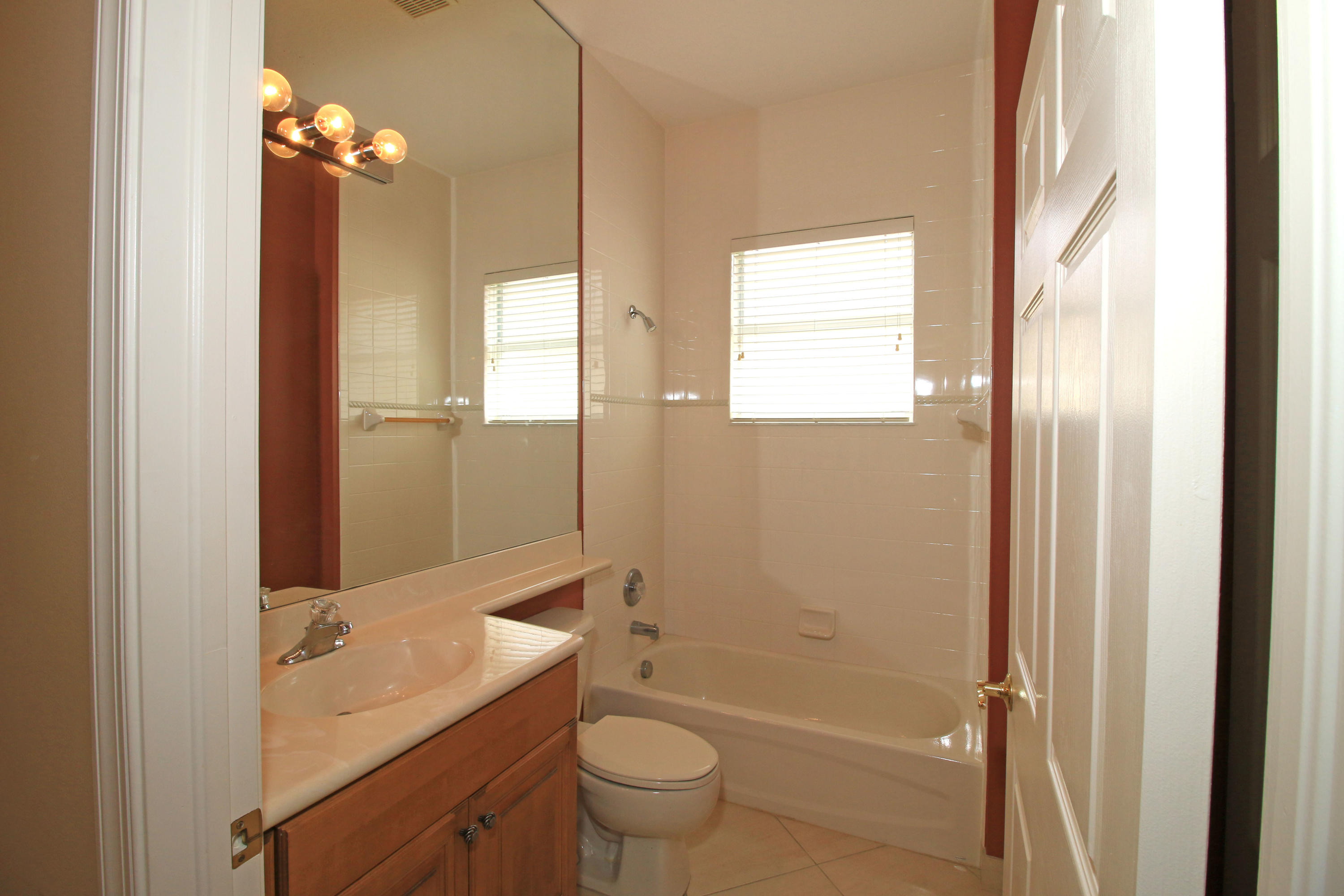 337 Springview Loop Port St. Lucie, FL 34986 - Photo 38 of 48 Guest Bath