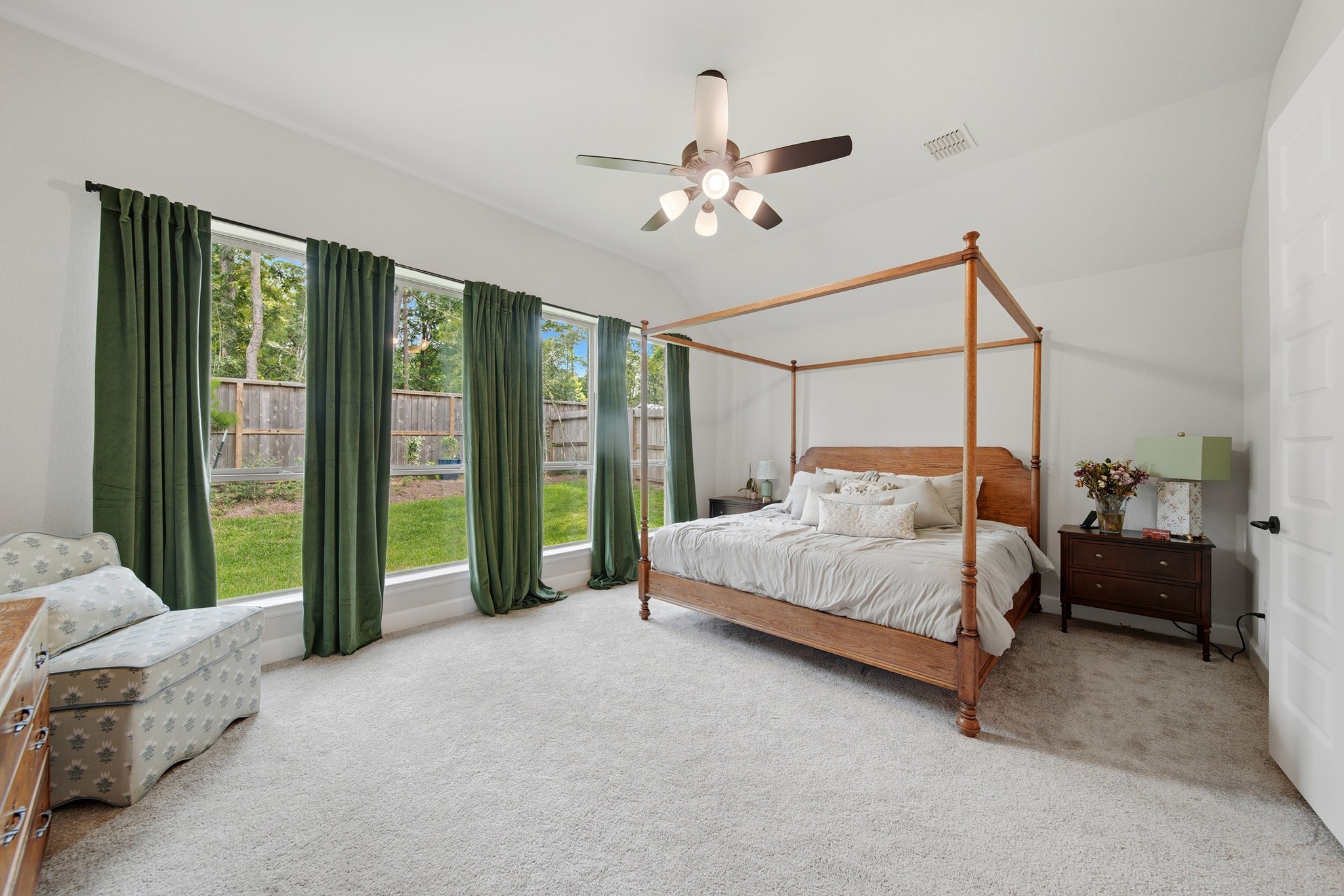 218 Wooded Rill Court Conroe, TX 77318 - Photo 25 of 50 Primary Bedroom