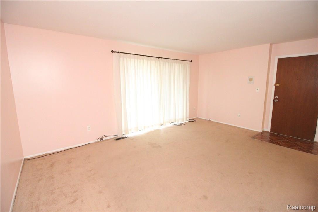 29257 Hayes Road, Unit 2 Warren, MI 48088 - Photo 17 of 23 IMG_8694.JPG