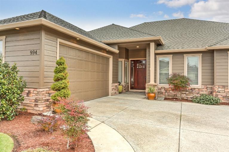 994 Pumpkin Ridge Eagle Point, OR 97524 - Photo 2 of 34 Additional Photo