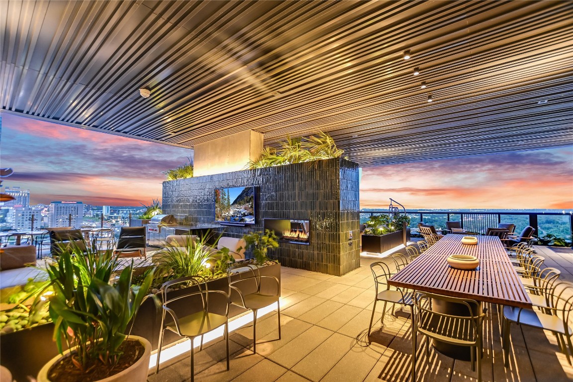 610 Davis Street, Unit 5007 Austin, TX 78701 - Photo 18 of 33 Amenity area with outdoor dining area and exterior kitchen