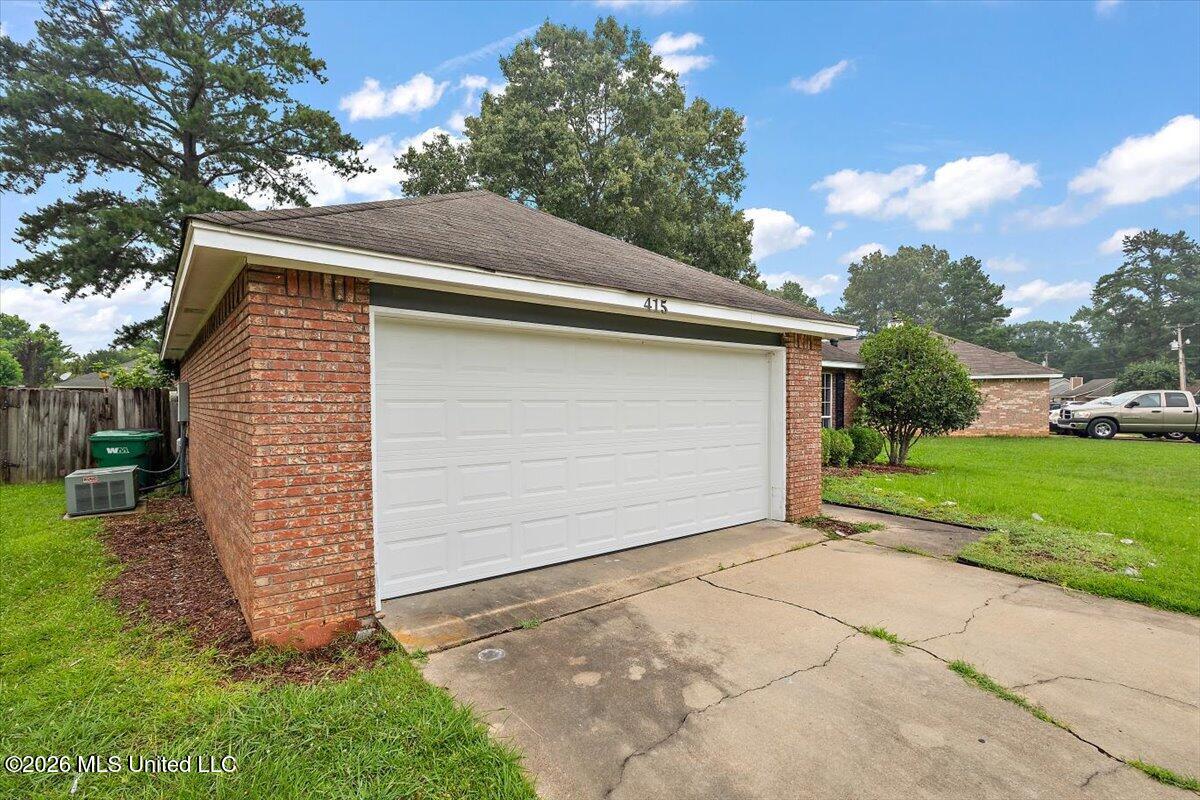 415 Riverbend Drive Byram, MS 39272 - Photo 2 of 25 02-HTP_4054