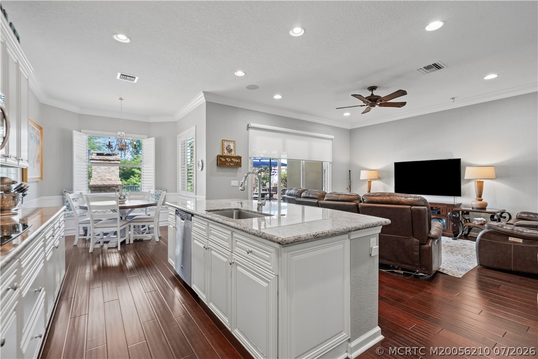 1063 Southwest Triste Way Stuart, FL 34997 - Photo 10 of 40 Gallery Image 10