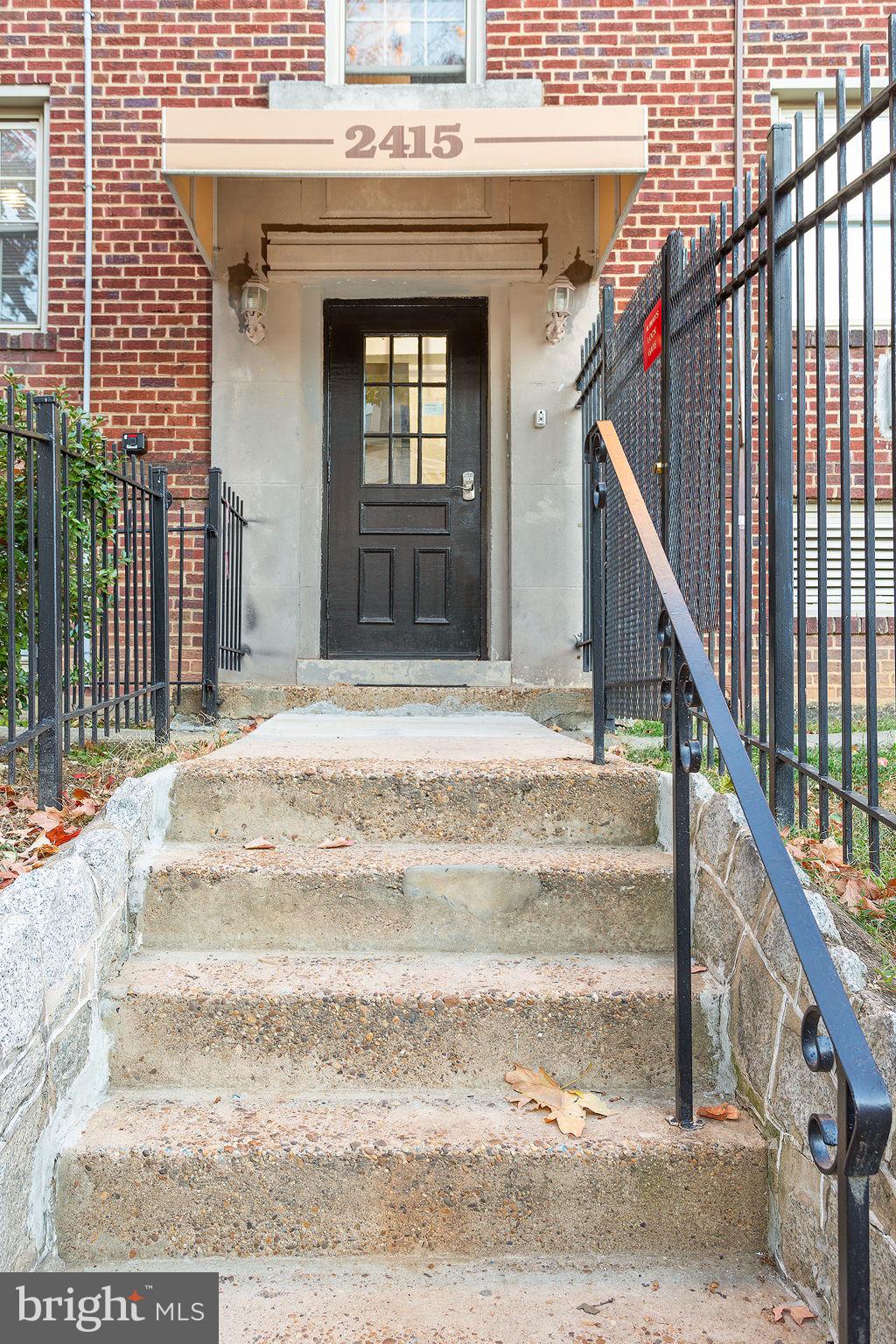 2415 Ontario Road Northwest, Unit 102 Washington, DC 20009 - Photo 11 of 27 Main Entry