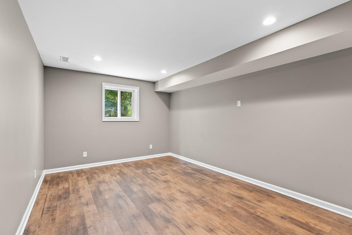 10983 Potomac Drive Demotte, IN 46310 - Photo 13 of 18 a view of empty room with wooden floor and fan