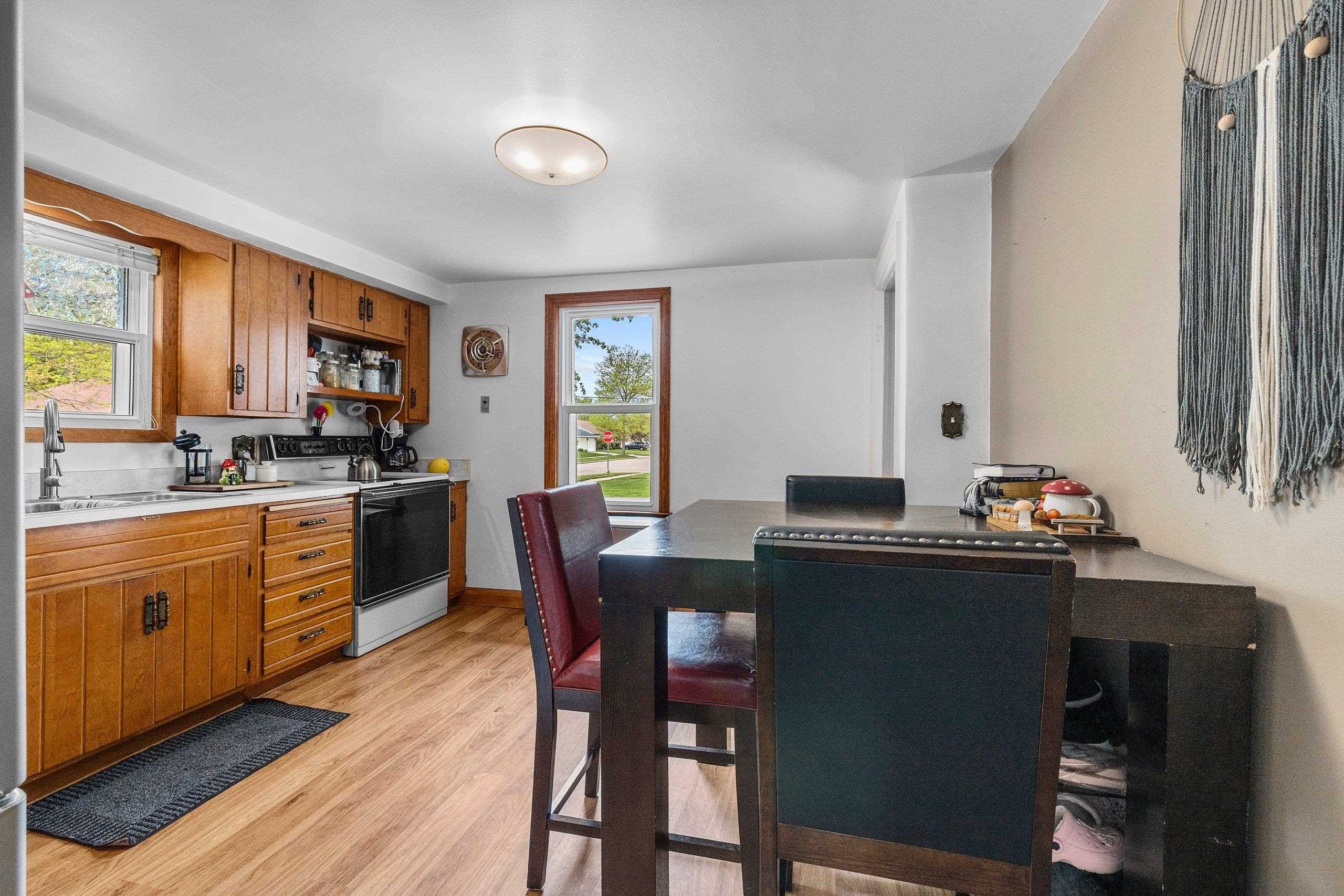 1932 North Division Street Appleton, WI 54911 - Photo 7 of 29