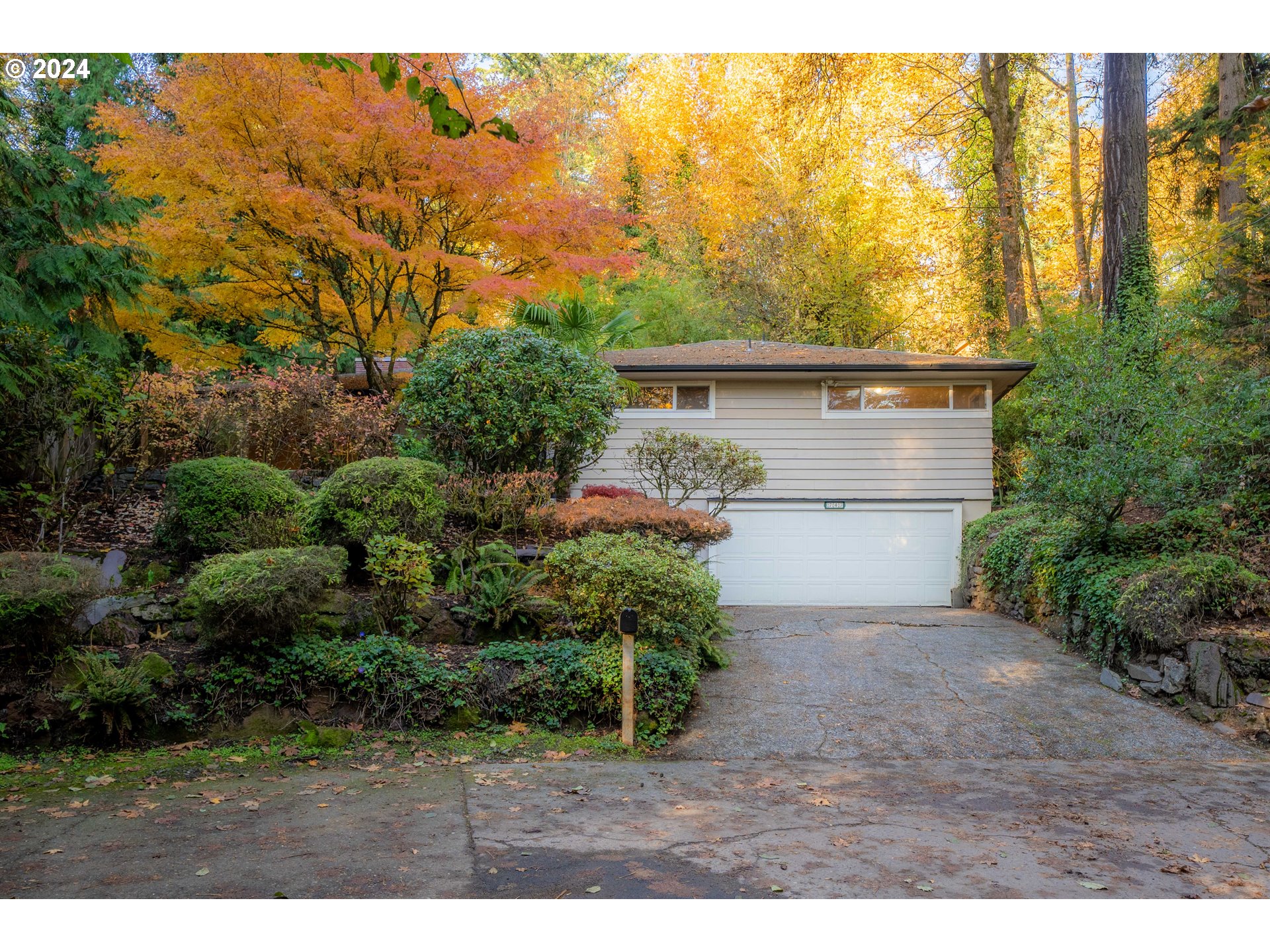 747 Southwest Cheltenham Street Portland, OR 97239 - Photo 1 of 35 Gallery Image 1