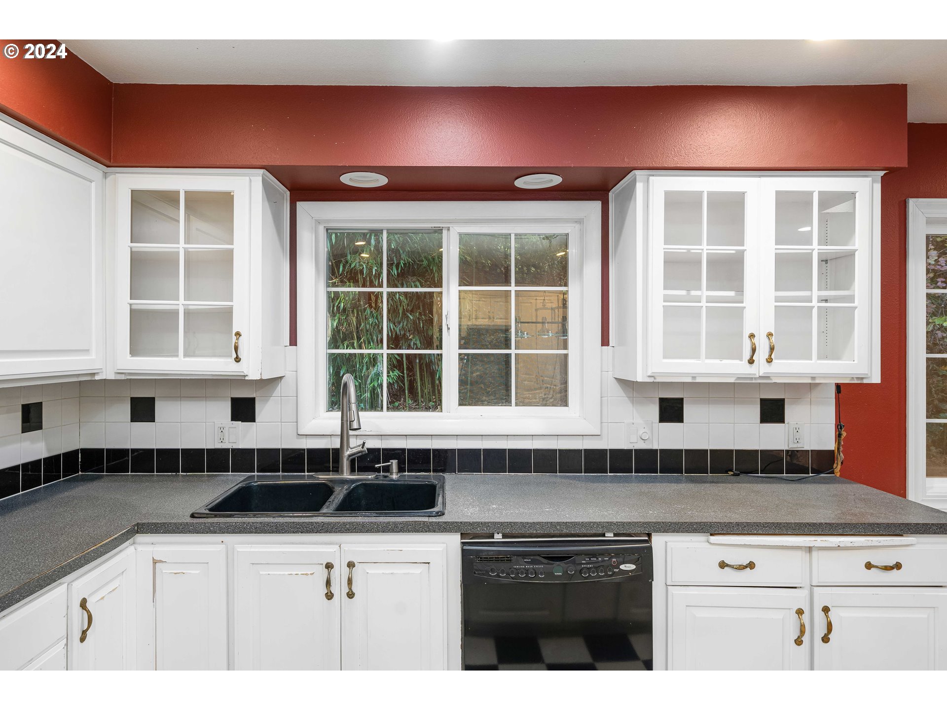 747 Southwest Cheltenham Street Portland, OR 97239 - Photo 11 of 35 Gallery Image 11