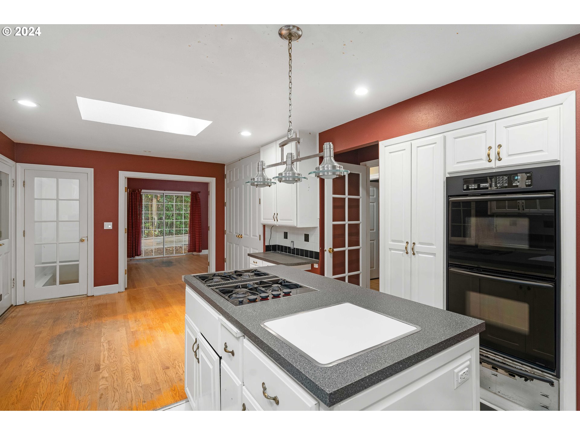 747 Southwest Cheltenham Street Portland, OR 97239 - Photo 12 of 35 Kitchen/Nook