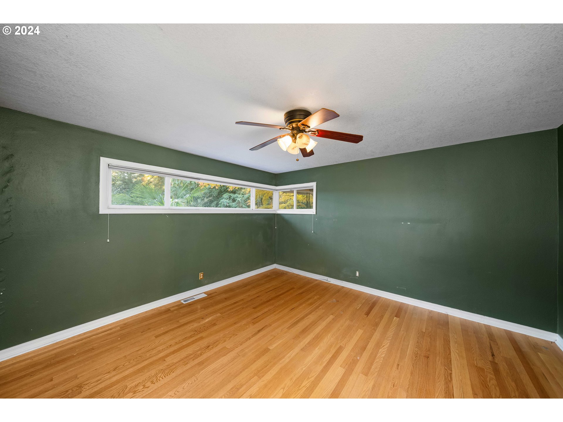 747 Southwest Cheltenham Street Portland, OR 97239 - Photo 15 of 35 Primary Bedroom