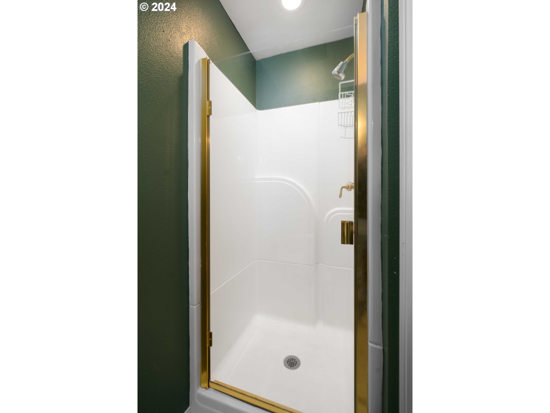 747 Southwest Cheltenham Street Portland, OR 97239 - Photo 17 of 35 Attached Bathroom #1