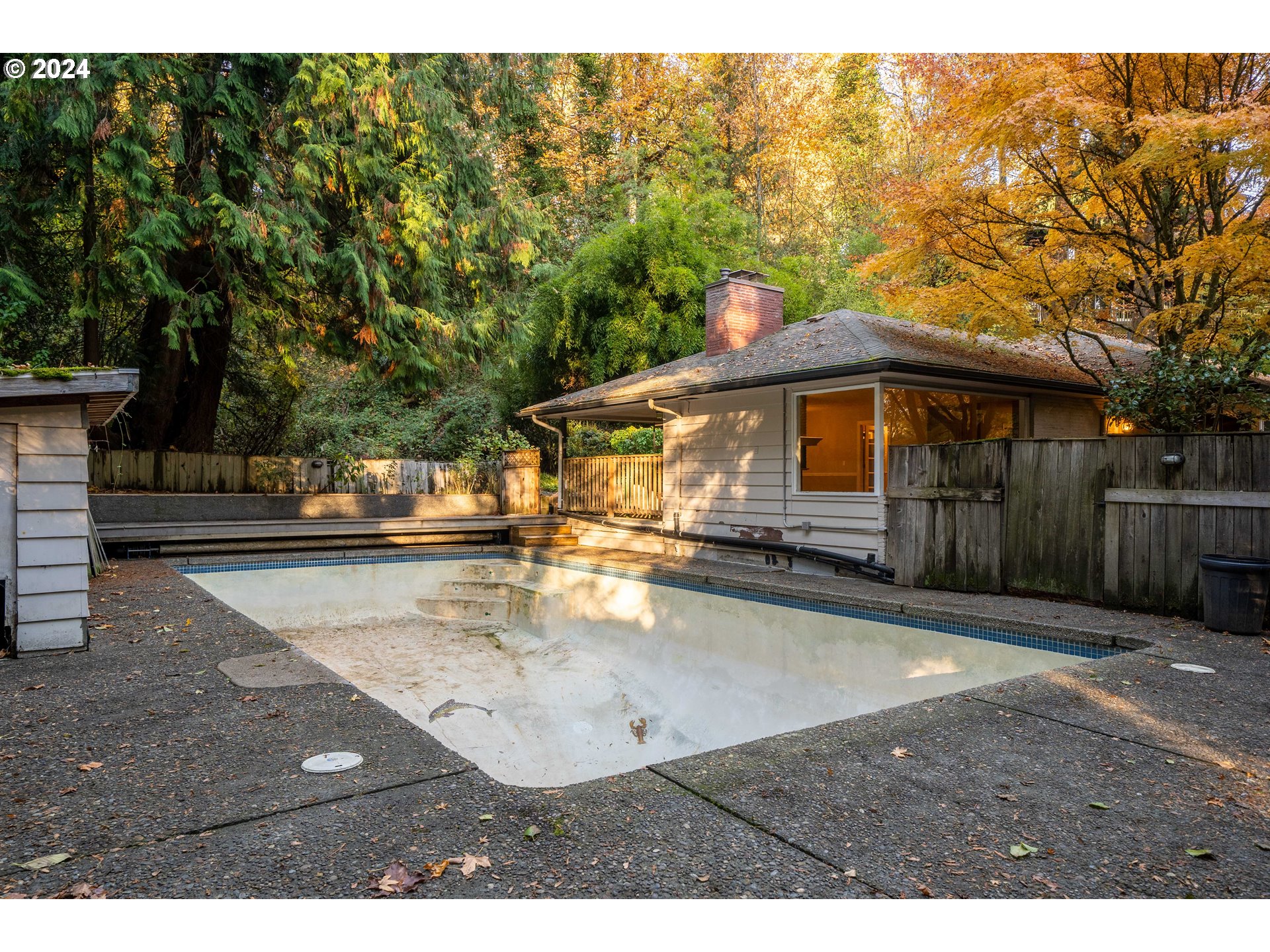 747 Southwest Cheltenham Street Portland, OR 97239 - Photo 28 of 35 Swimming Pool