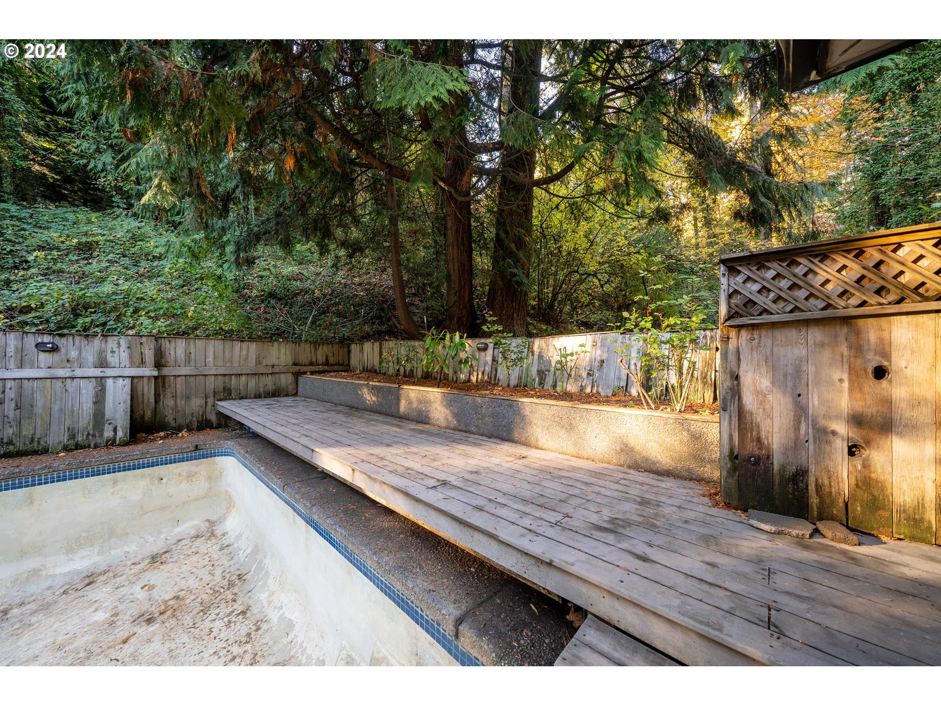 747 Southwest Cheltenham Street Portland, OR 97239 - Photo 30 of 35 Deck