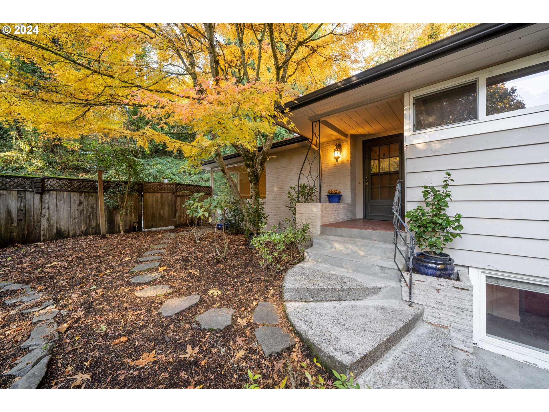 747 Southwest Cheltenham Street Portland, OR 97239 - Photo 4 of 35 Gallery Image 4