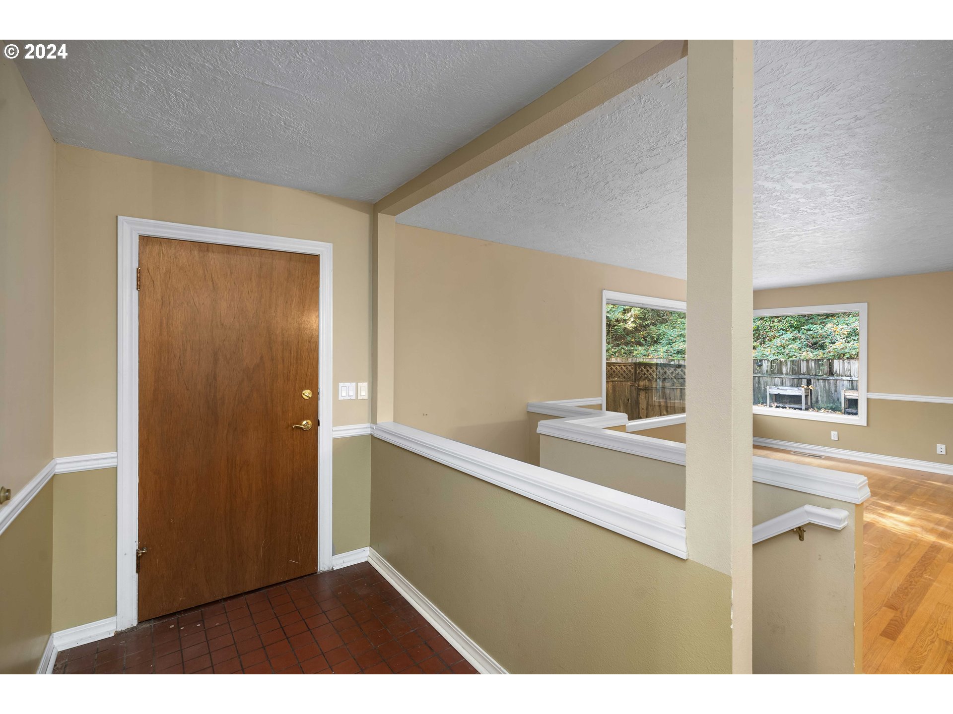 747 Southwest Cheltenham Street Portland, OR 97239 - Photo 5 of 35 Entrance/Foyer