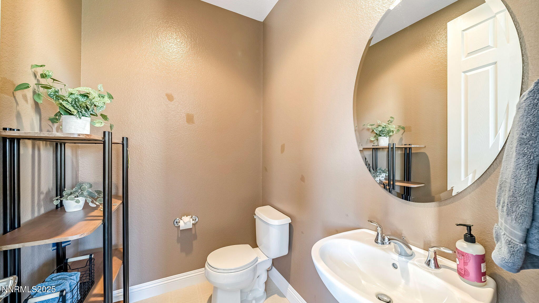 1812 Braemore Drive Reno, NV 89521 - Photo 23 of 26 a bathroom with a sink and a mirror