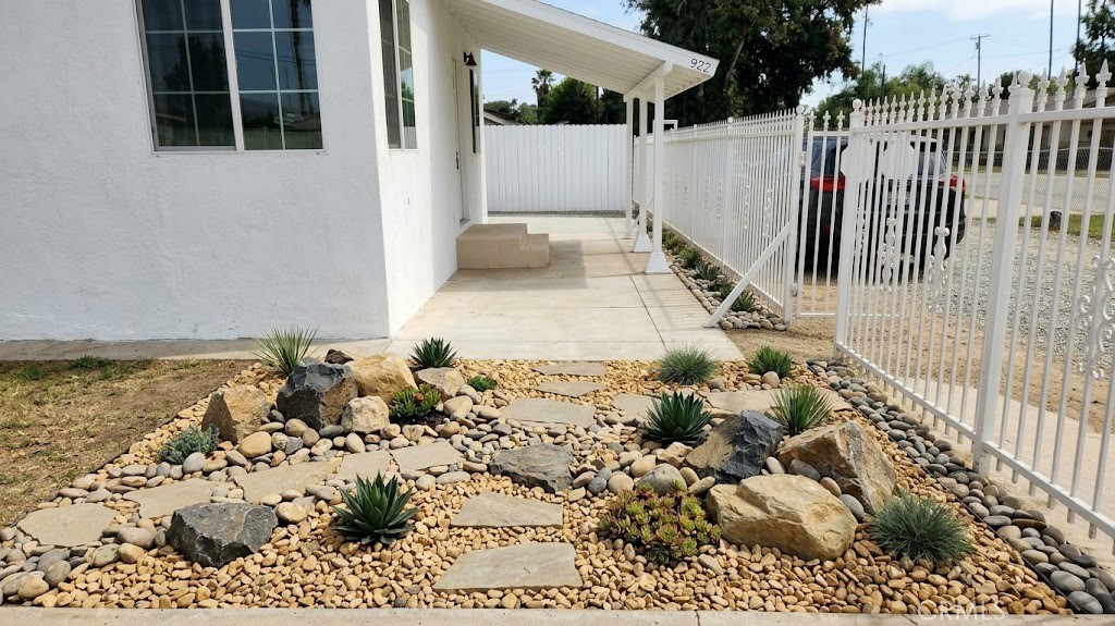 922 Center Street Riverside, CA 92507 - Photo 17 of 22 Front Side View Virtually Staged