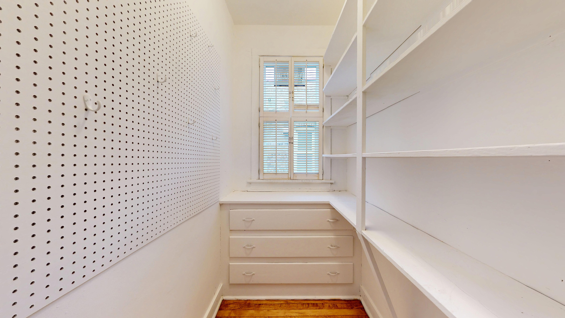 6738 North Rockwell Street, Unit 2 Chicago, IL 60645 - Photo 8 of 13 a view of entryway with a front door