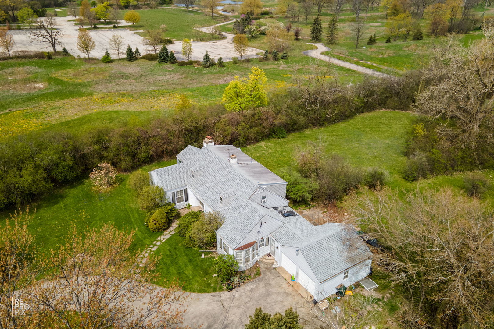820 Dundee Road Northbrook, IL 60062 - Photo 11 of 12 a view of an ocean with a houses