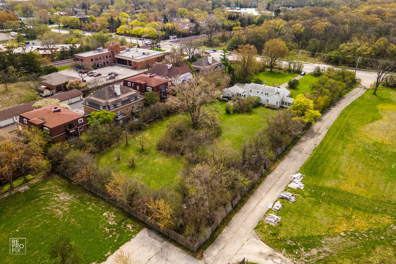820 Dundee Road Northbrook, IL 60062 - Photo 5 of 12 a view of a lake