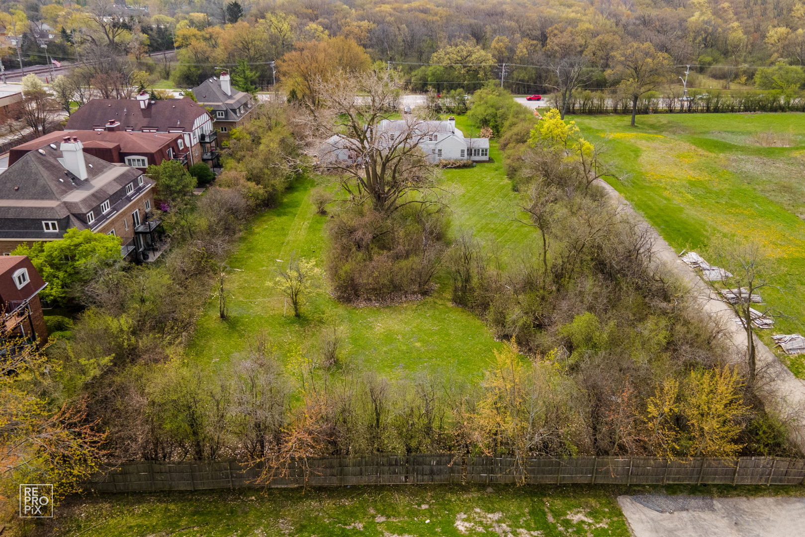 820 Dundee Road Northbrook, IL 60062 - Photo 6 of 12 a view of a lake with houses